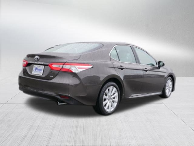 2018 Toyota Camry LE photo 2