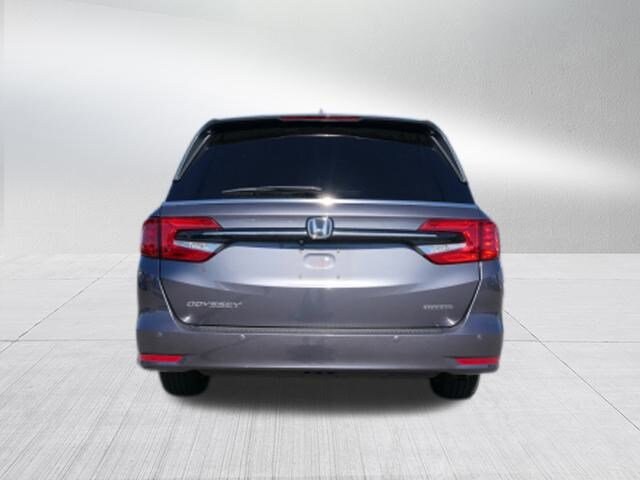 2021 Honda Odyssey Touring photo 2