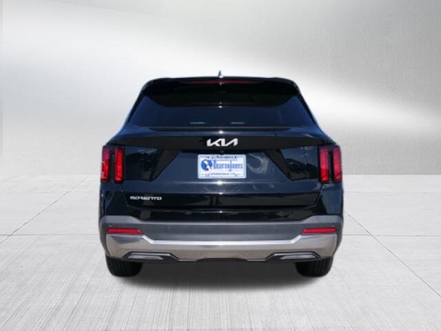 2024 Kia Sorento S photo 3