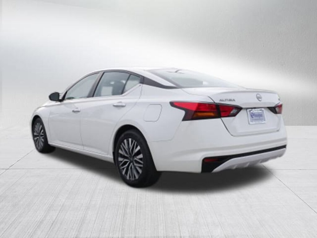 Used 2024 Nissan Altima 2.5 SV Sedan