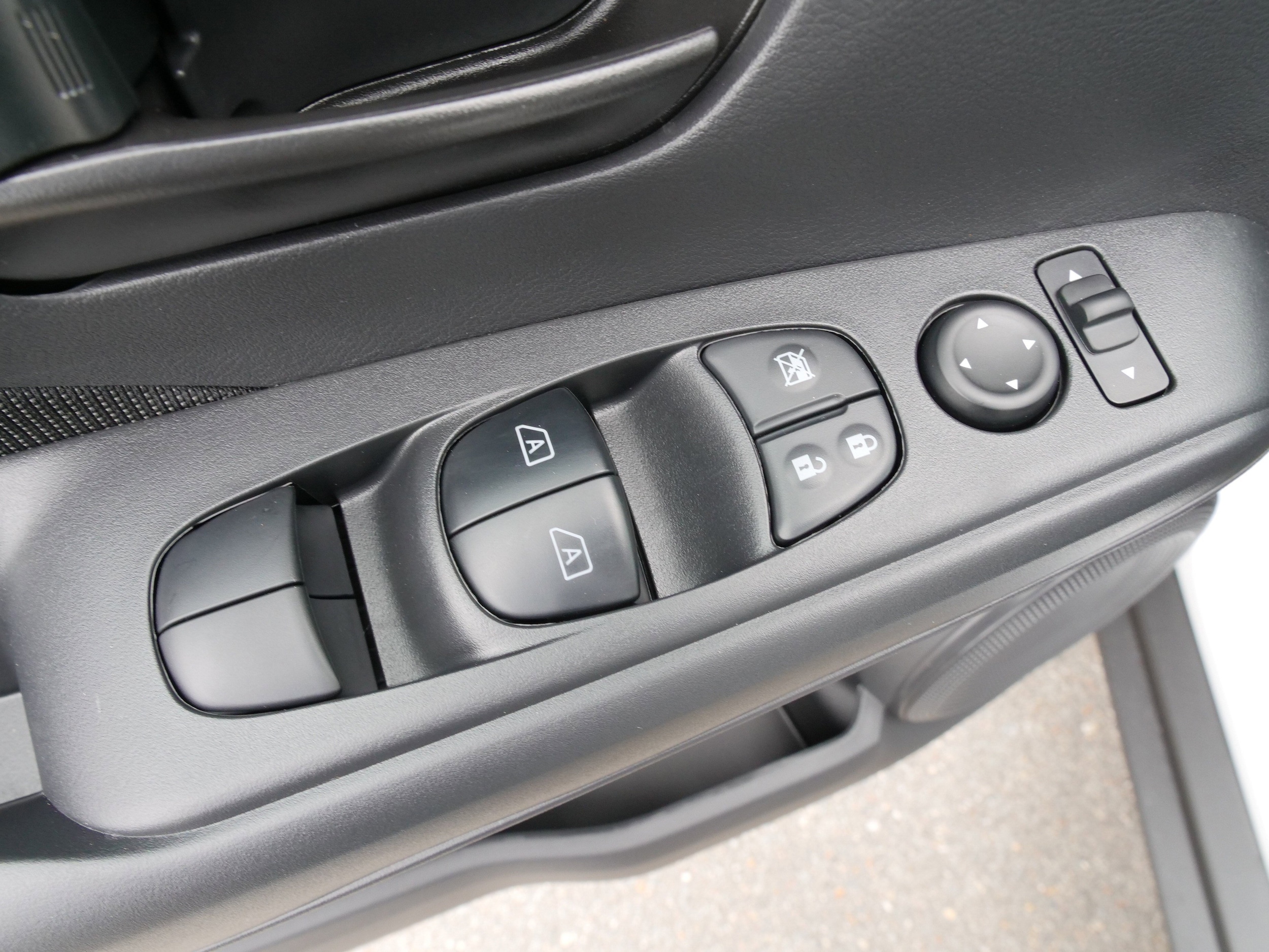2025 Nissan KICKS PLAY Base - Photo 16