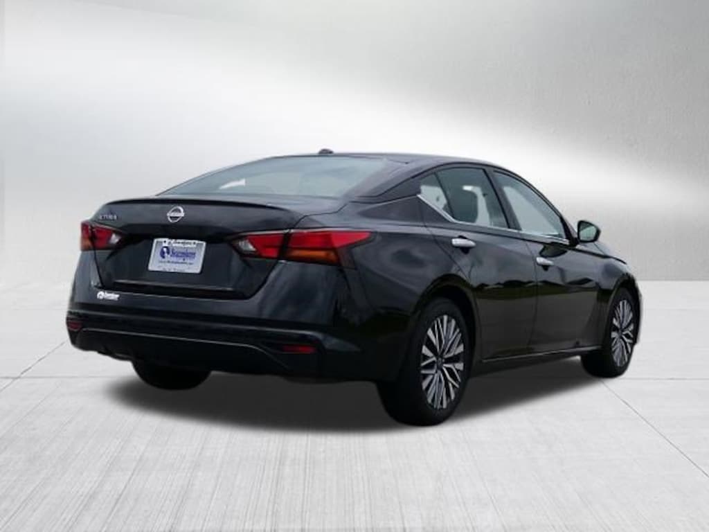 Used 2025 Nissan Altima SV Sedan