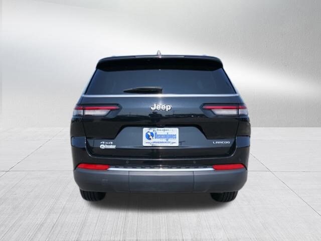 2023 Jeep Grand Cherokee Laredo photo 3