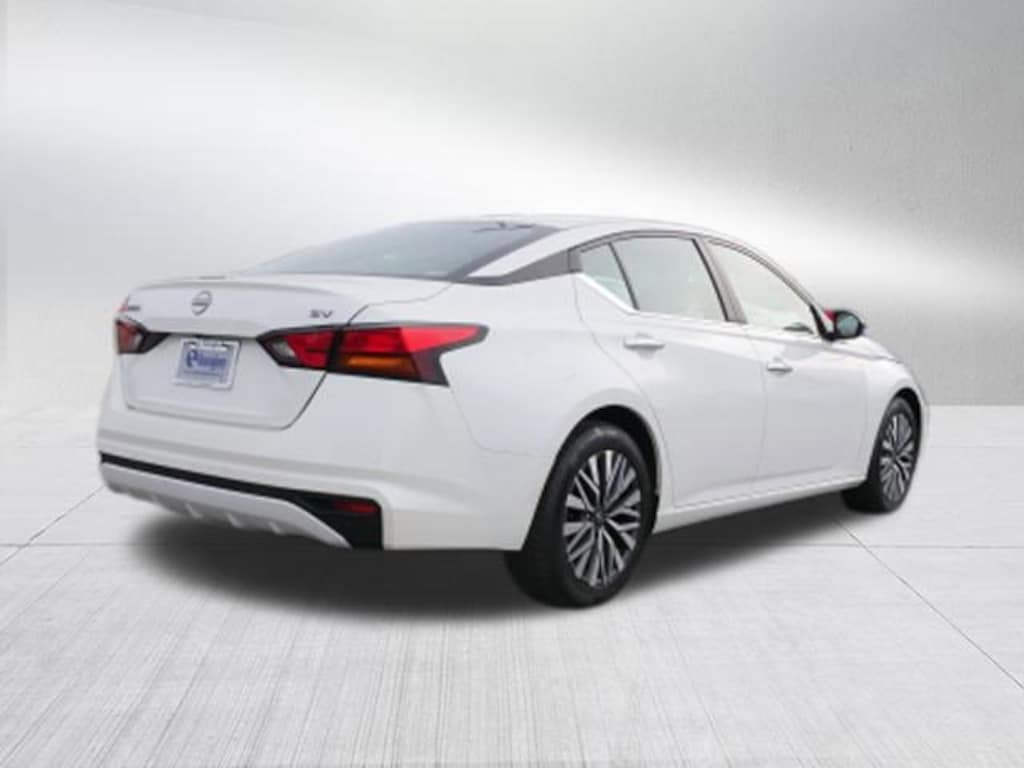Used 2024 Nissan Altima 2.5 SV Sedan