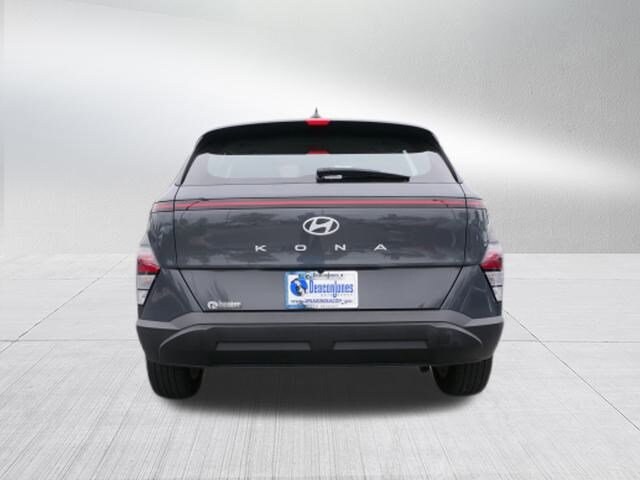 2024 Hyundai Kona SE photo 3