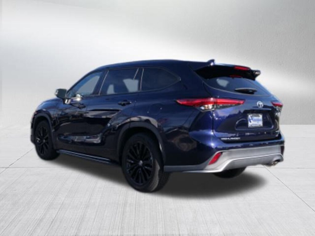 Used 2023 Toyota Highlander L SUV