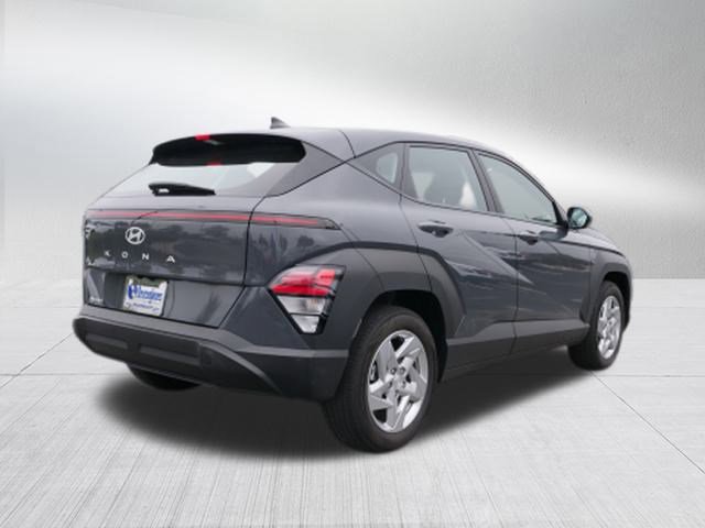 2024 Hyundai Kona SE photo 2