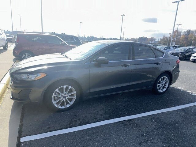 2020 Ford Fusion Hybrid SE photo 2