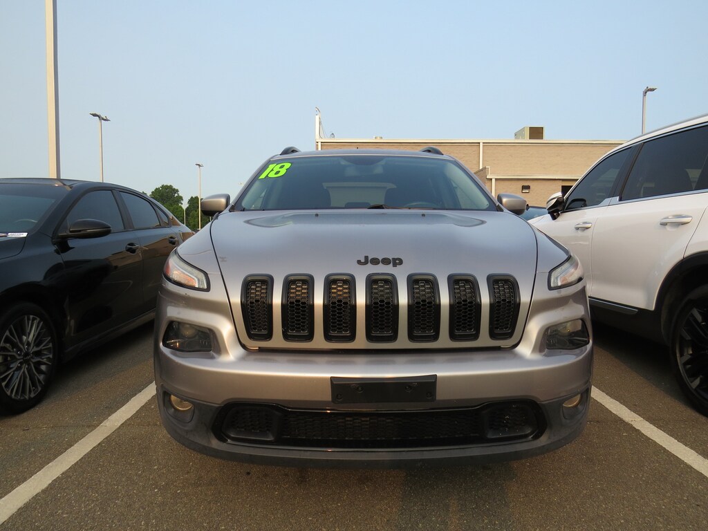 Used 2018 Jeep Cherokee Latitude FWD SUV