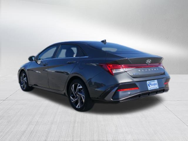 2024 Hyundai Elantra SEL Convenience photo 4