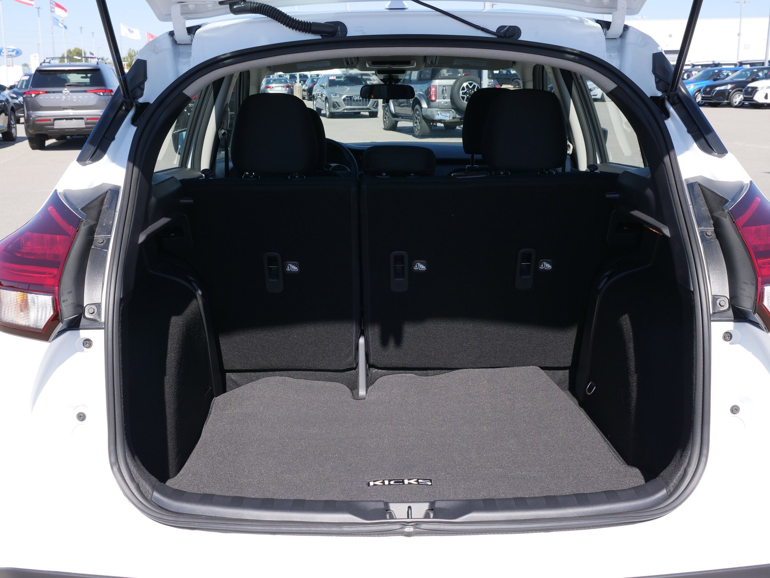 2025 Nissan KICKS PLAY Base - Photo 14