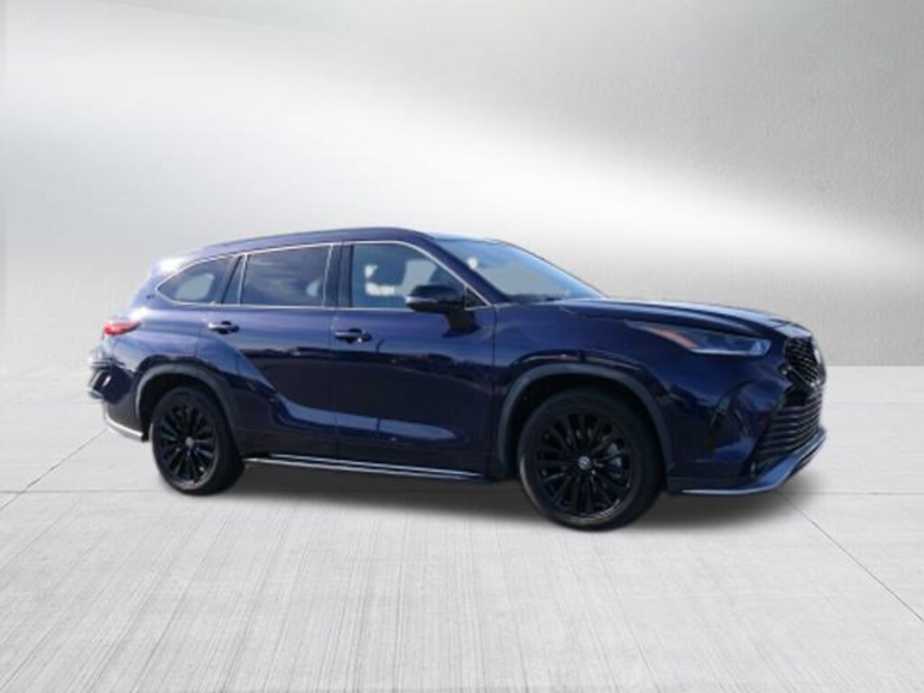 Used 2023 Toyota Highlander L SUV