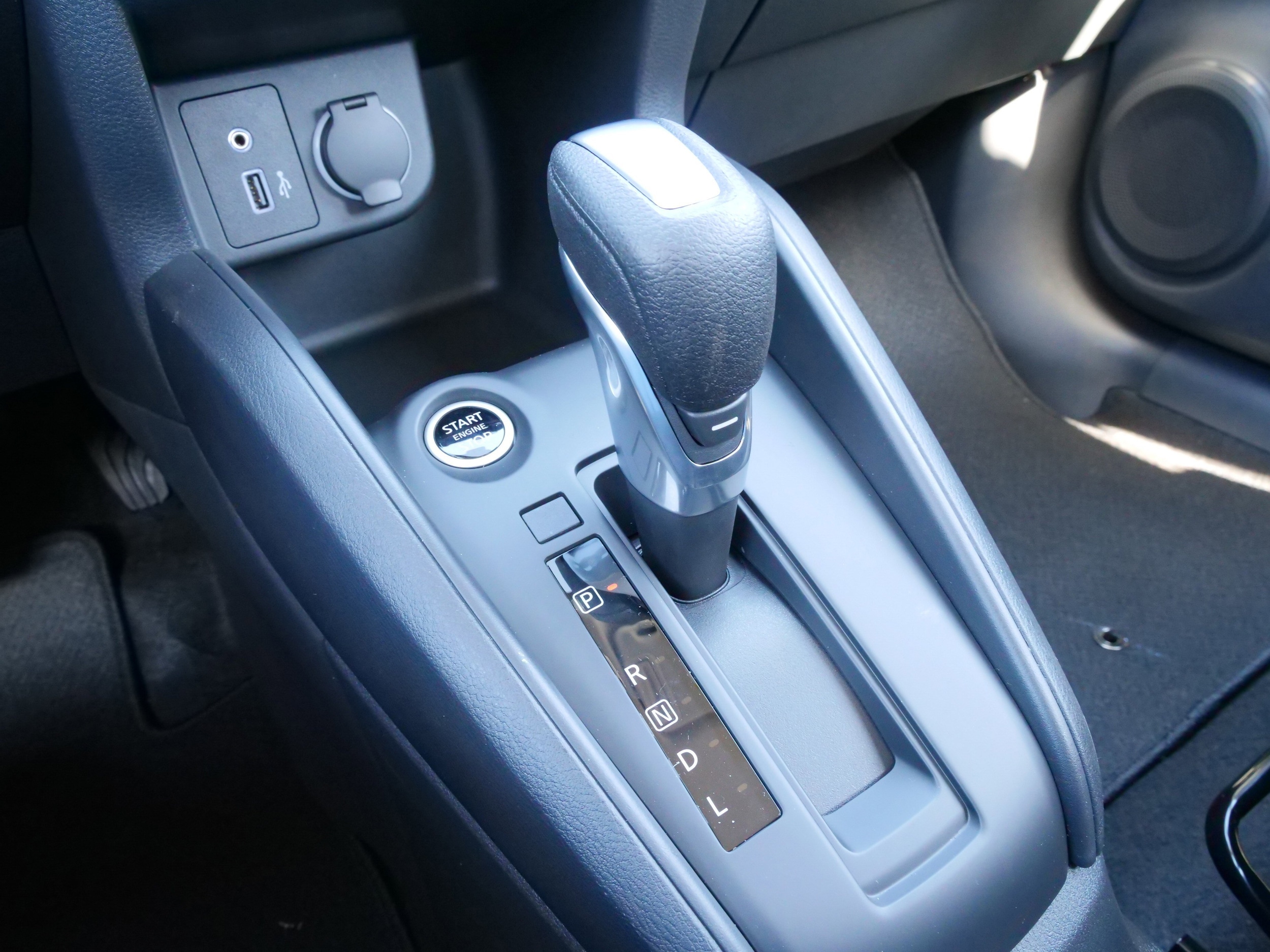 2025 Nissan KICKS PLAY Base - Photo 25