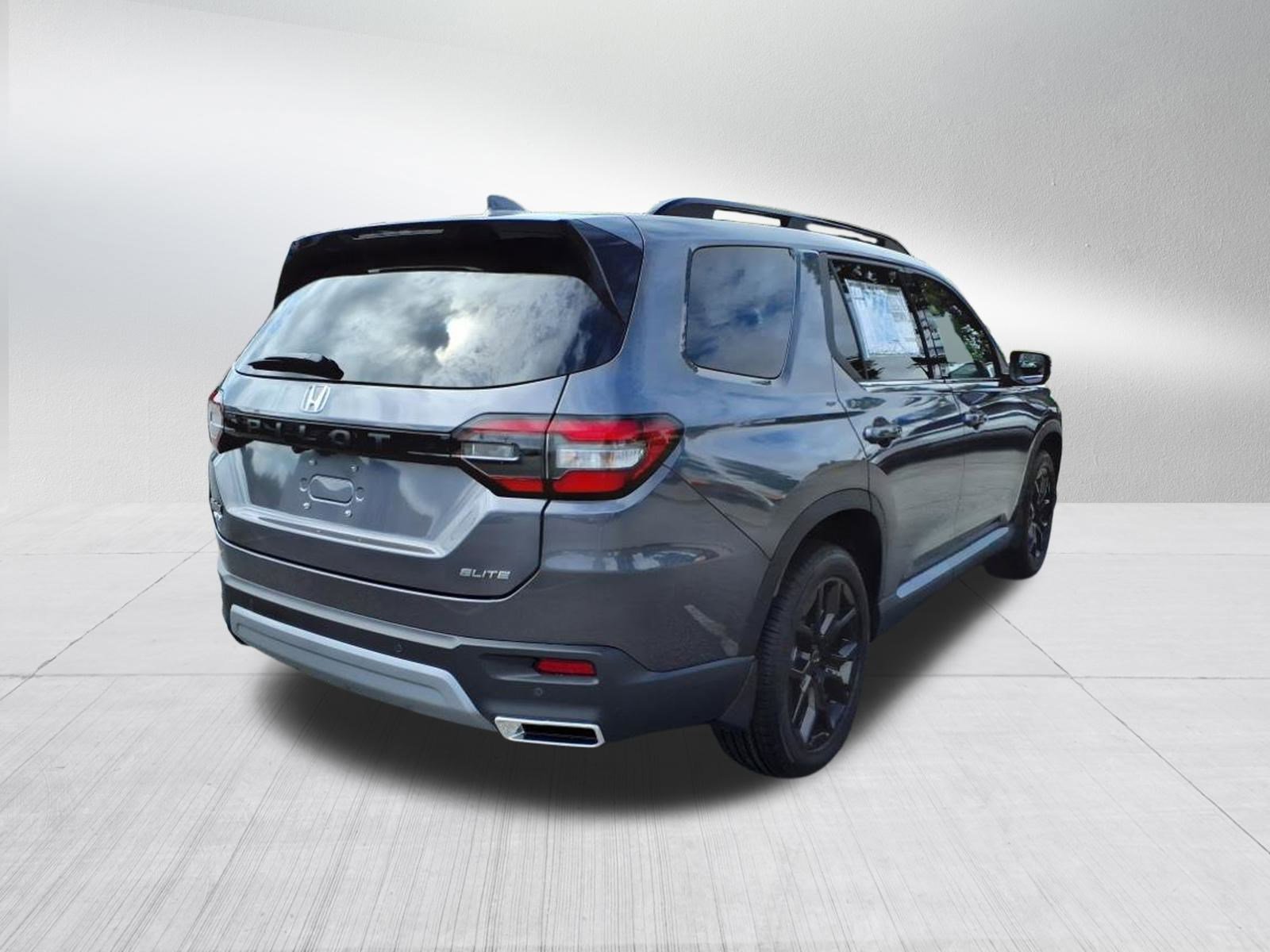 2025 Honda Pilot Touring photo 3