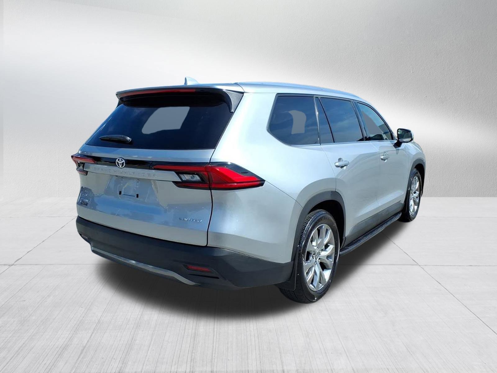 2024 Toyota Highlander Hybrid Limited photo 4