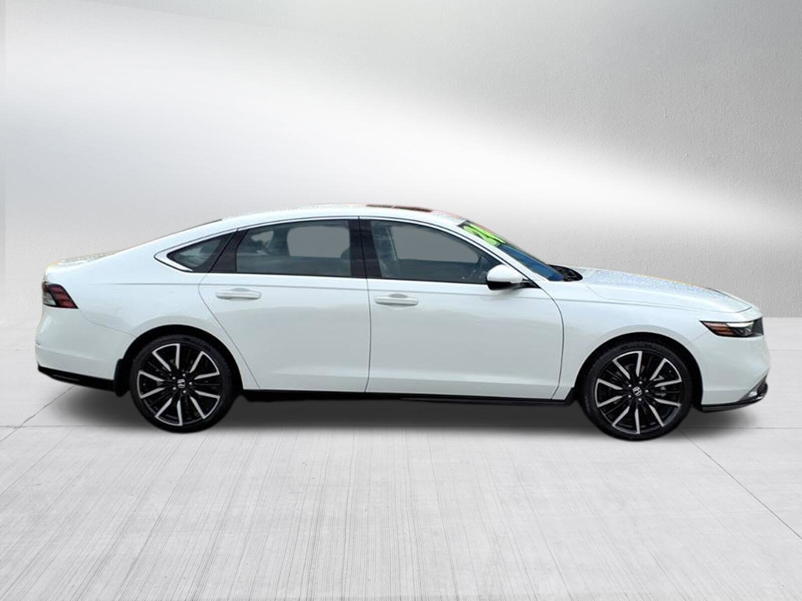 2024 Honda Accord Hybrid Touring photo 3