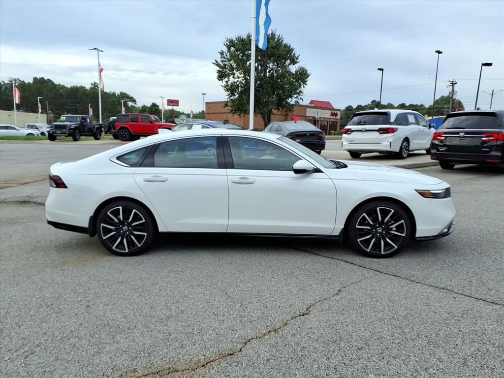 2024 Honda Accord Hybrid Touring photo 3