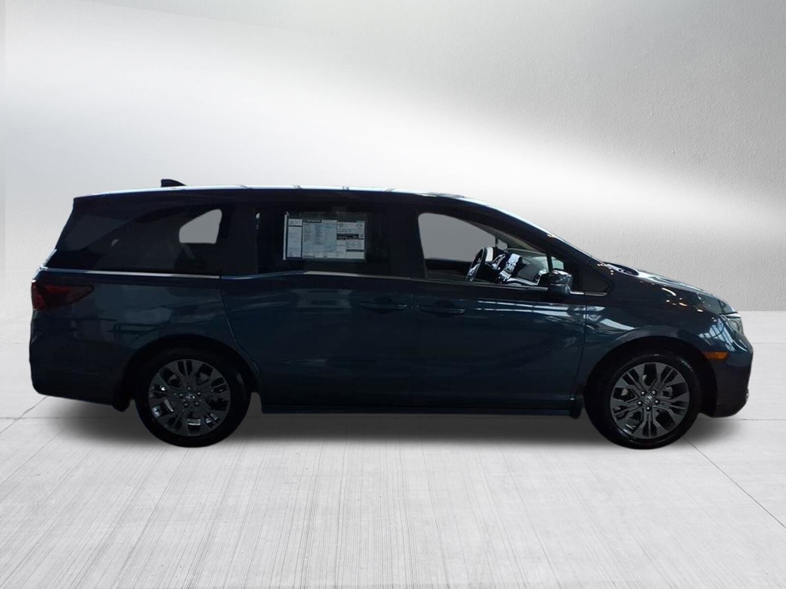 2026 Honda Odyssey Touring photo 3