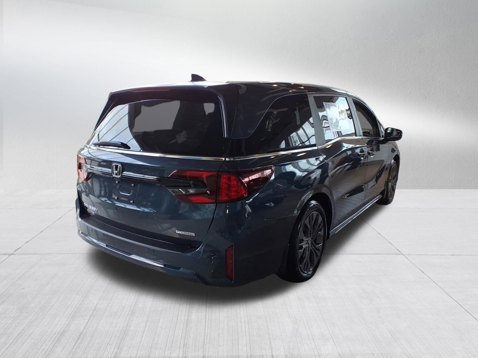 2026 Honda Odyssey Touring photo 4