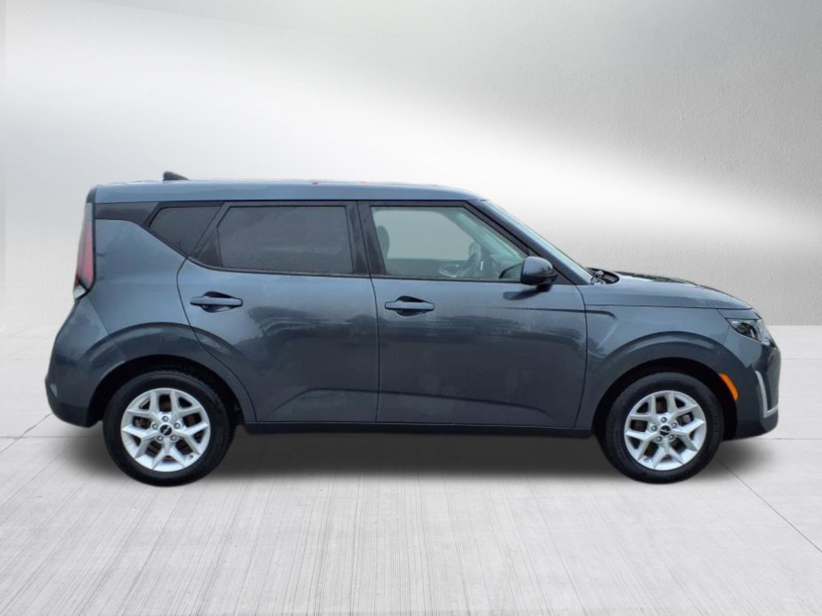 2023 Kia Soul LX photo 3