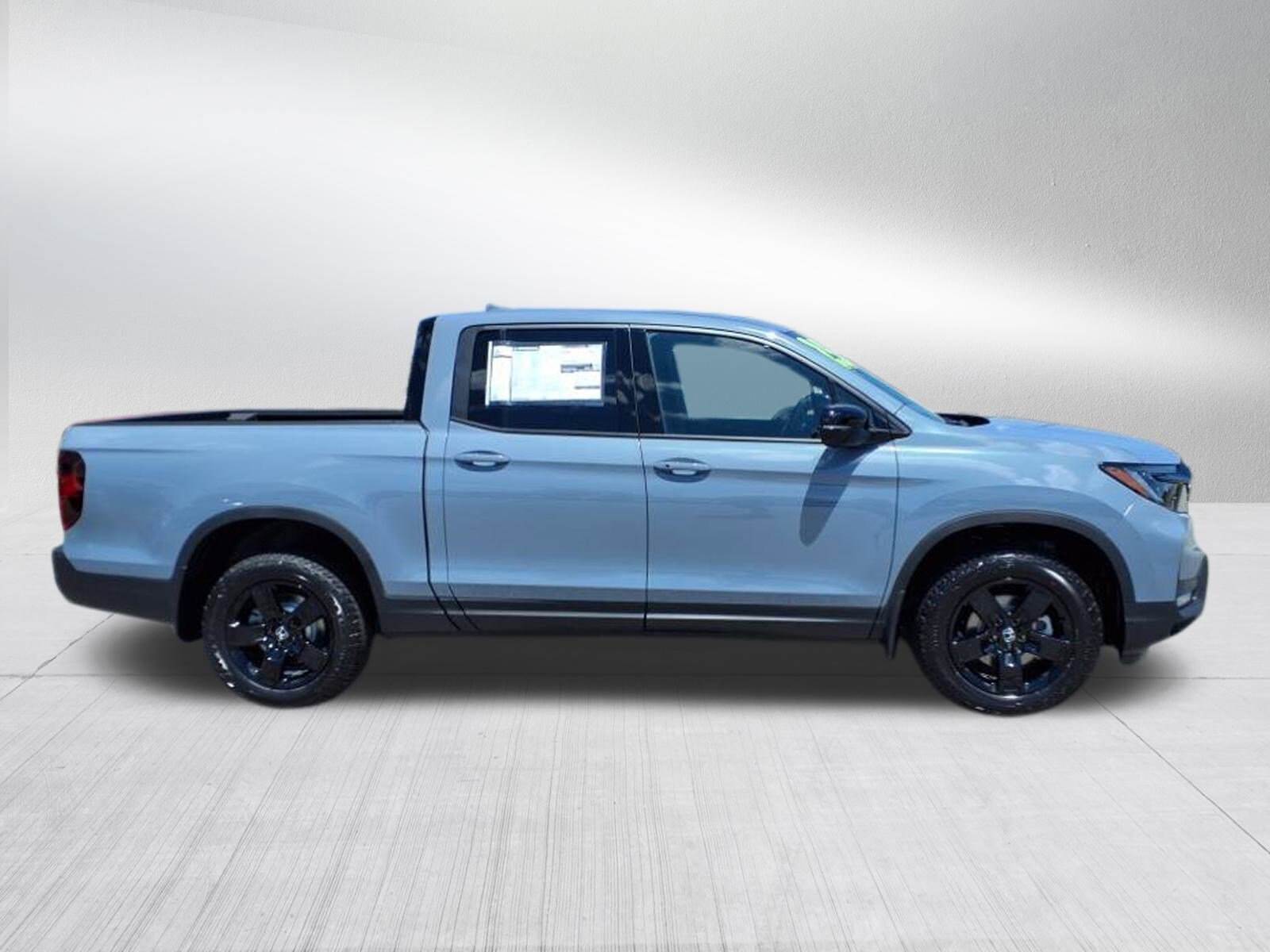 2025 Honda Ridgeline Black Edition photo 3