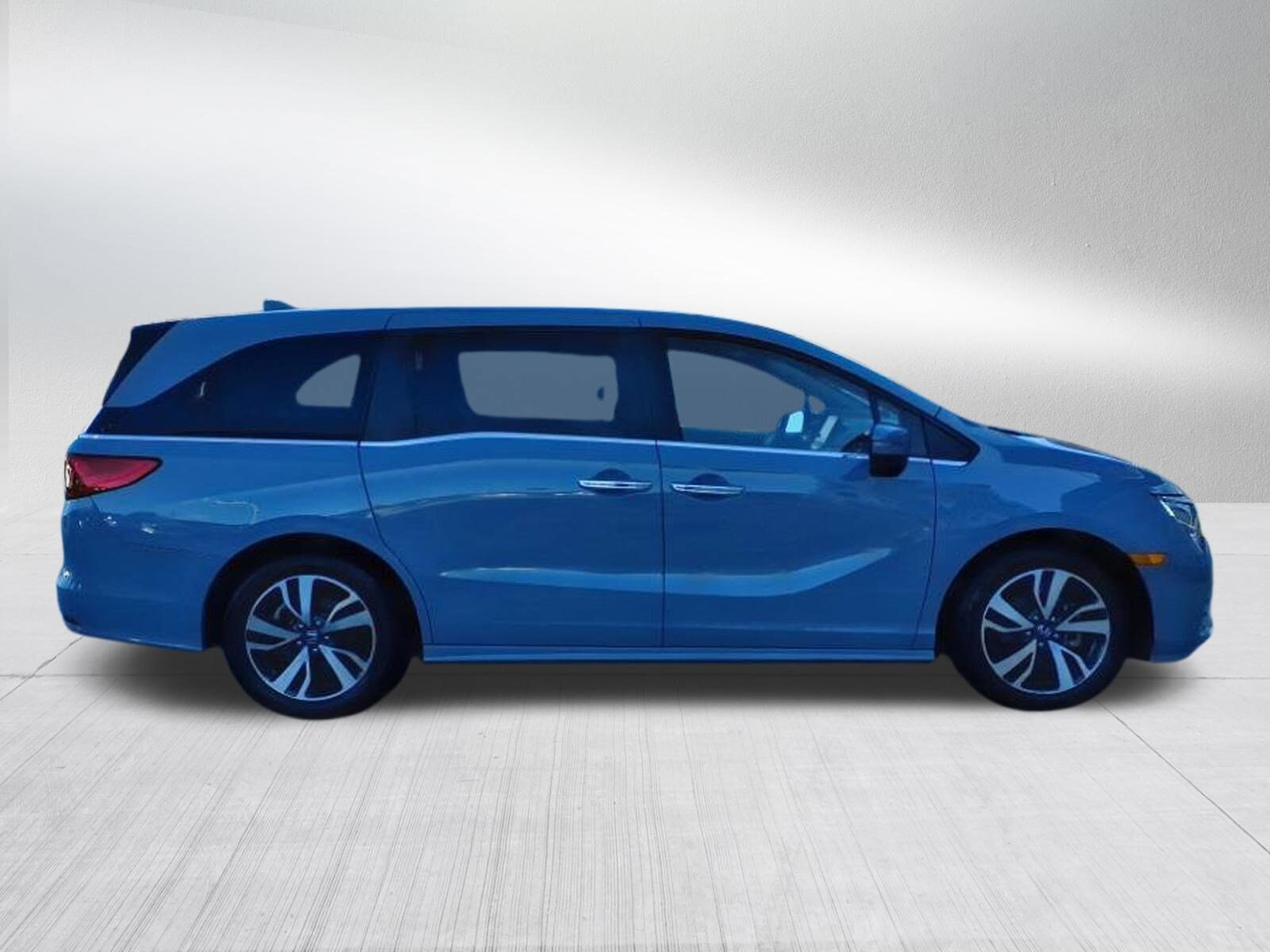 2023 Honda Odyssey Touring photo 3