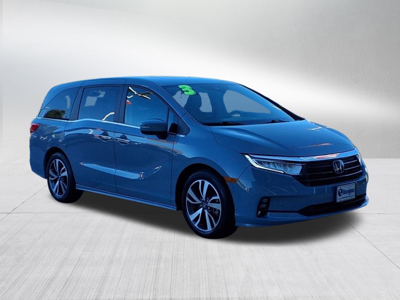 2023 Honda Odyssey Touring photo 2
