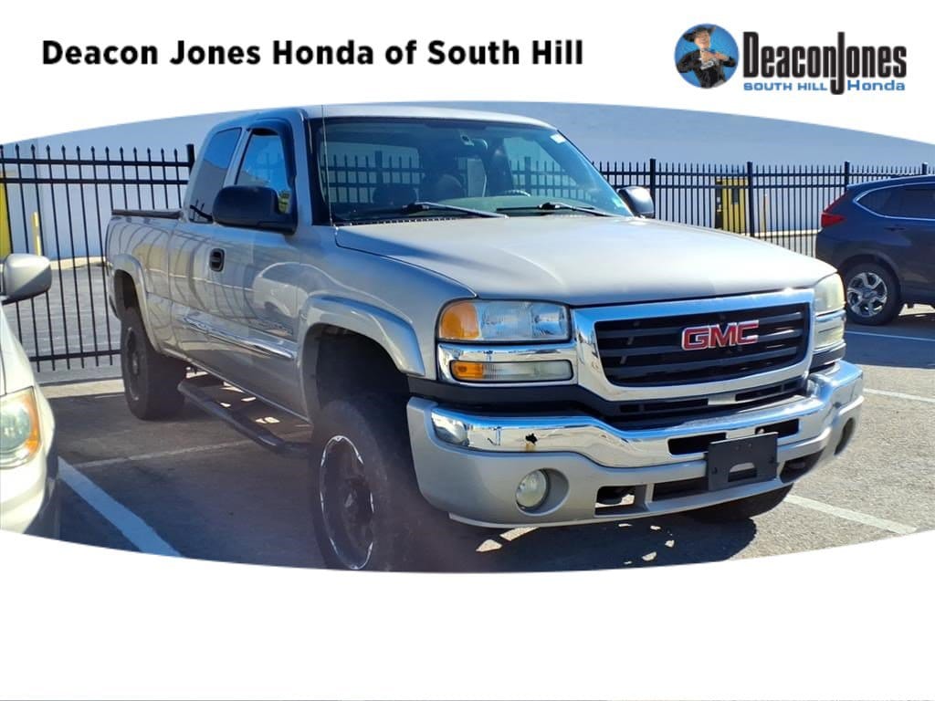 2005 GMC Sierra SLE's photo