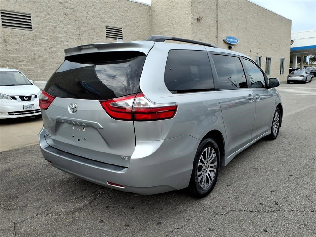 2020 Toyota Sienna photo 4