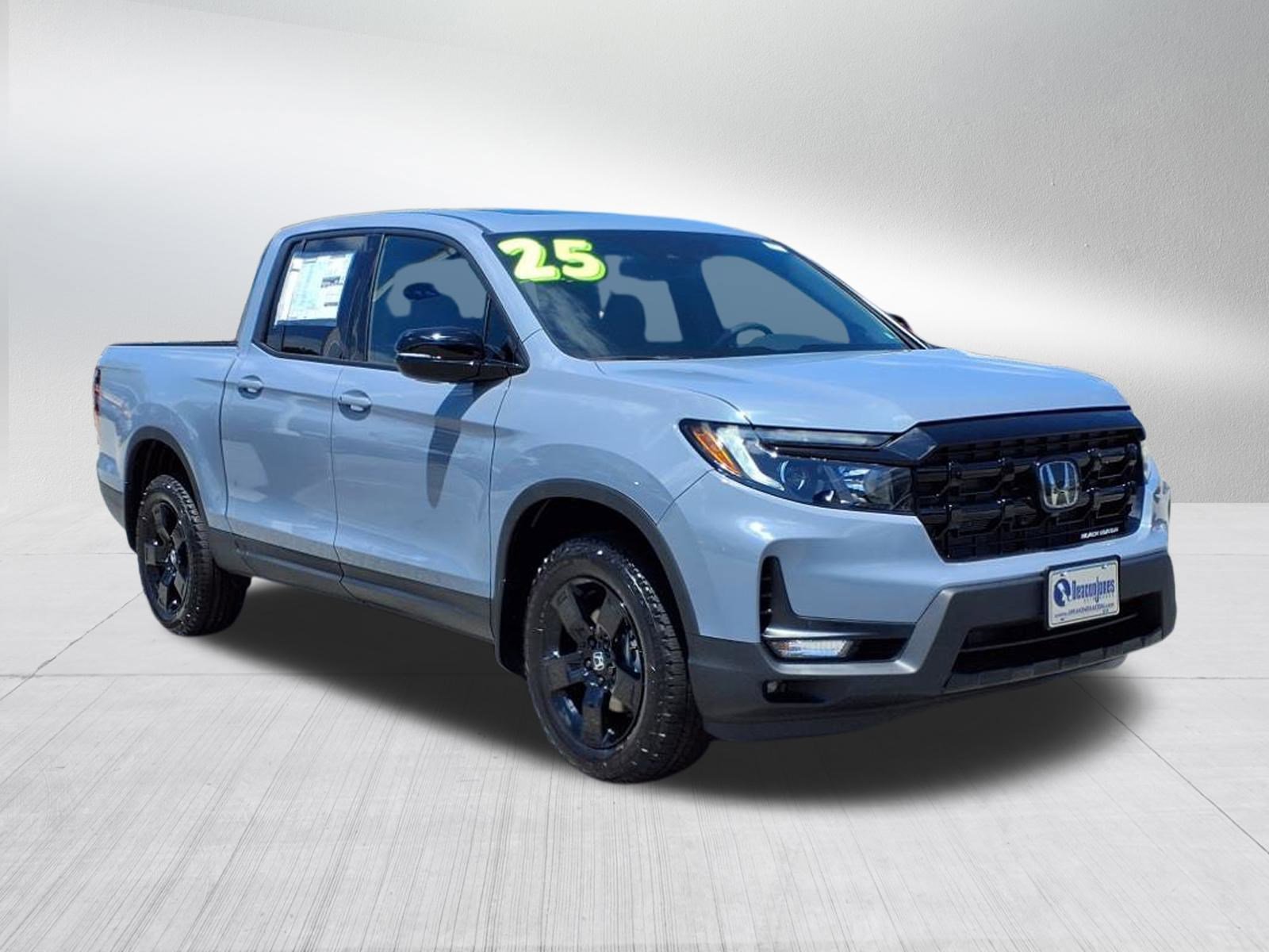 2025 Honda Ridgeline Black Edition photo 2