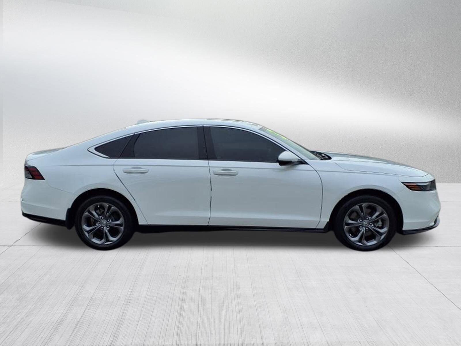 2023 Honda Accord Hybrid EX-L photo 3