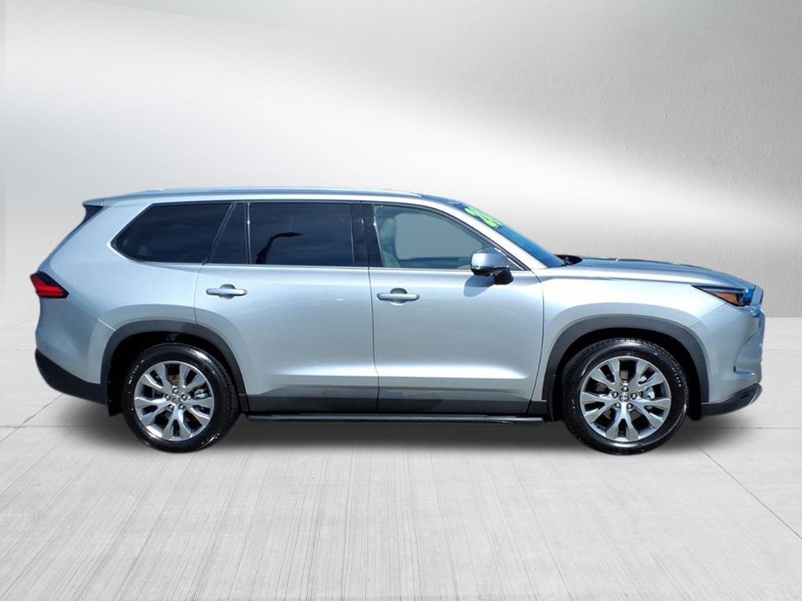 2024 Toyota Highlander Hybrid Limited photo 3
