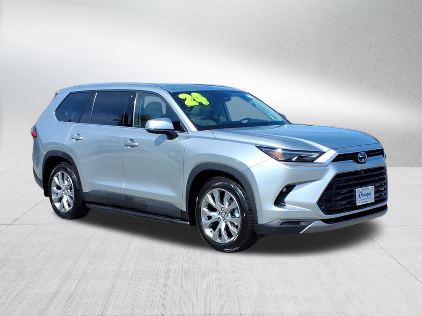 2024 Toyota Highlander Hybrid Limited photo 2