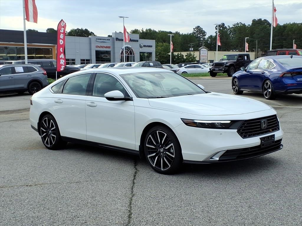2024 Honda Accord Hybrid Touring photo 2