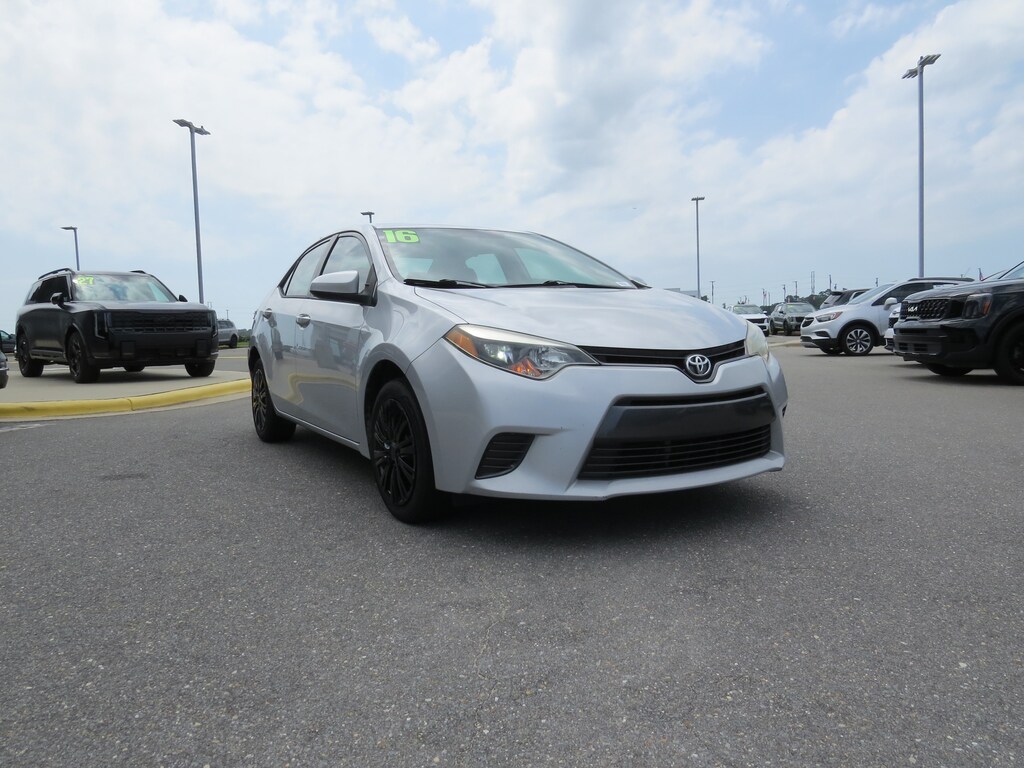 Used 2016 Toyota Corolla LE Sedan