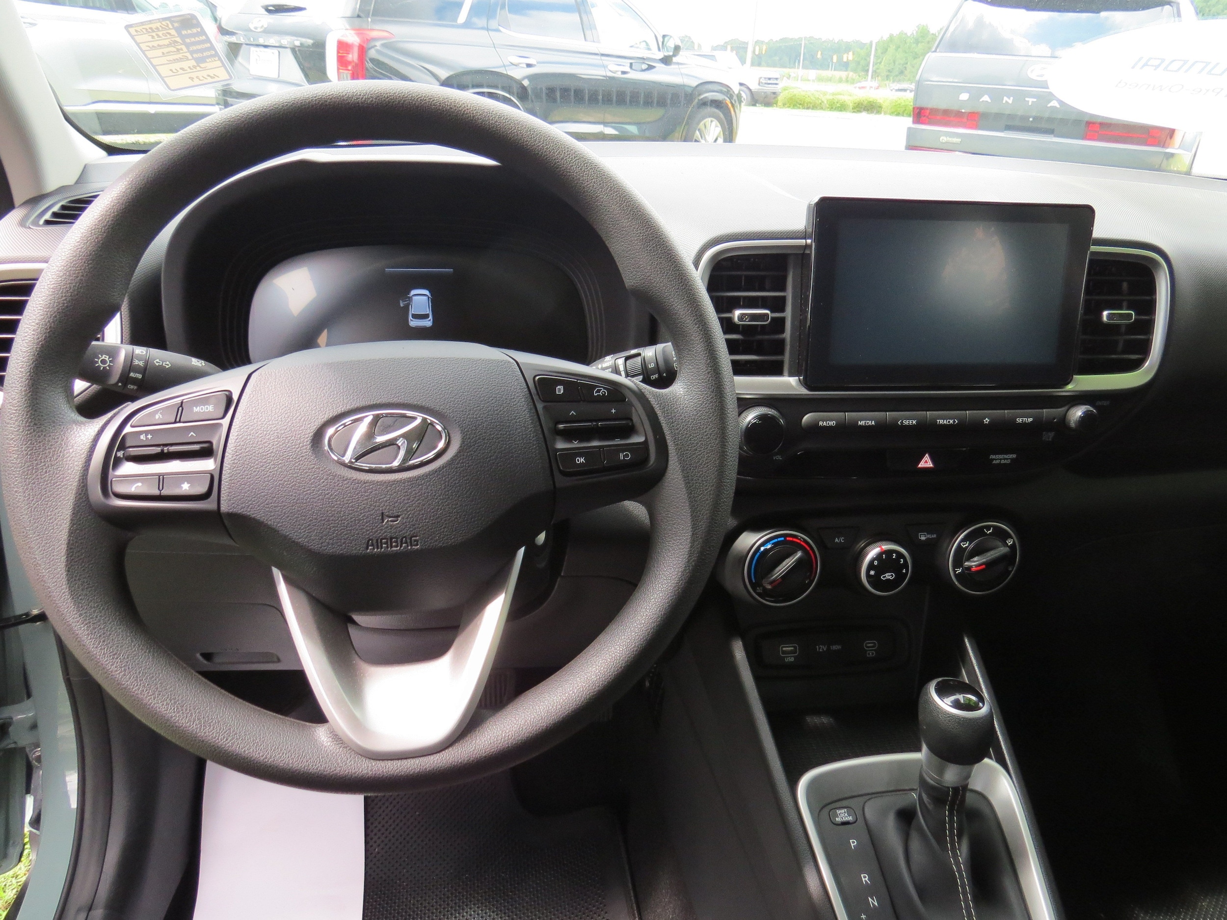 2025 Hyundai Venue SE - Photo 12