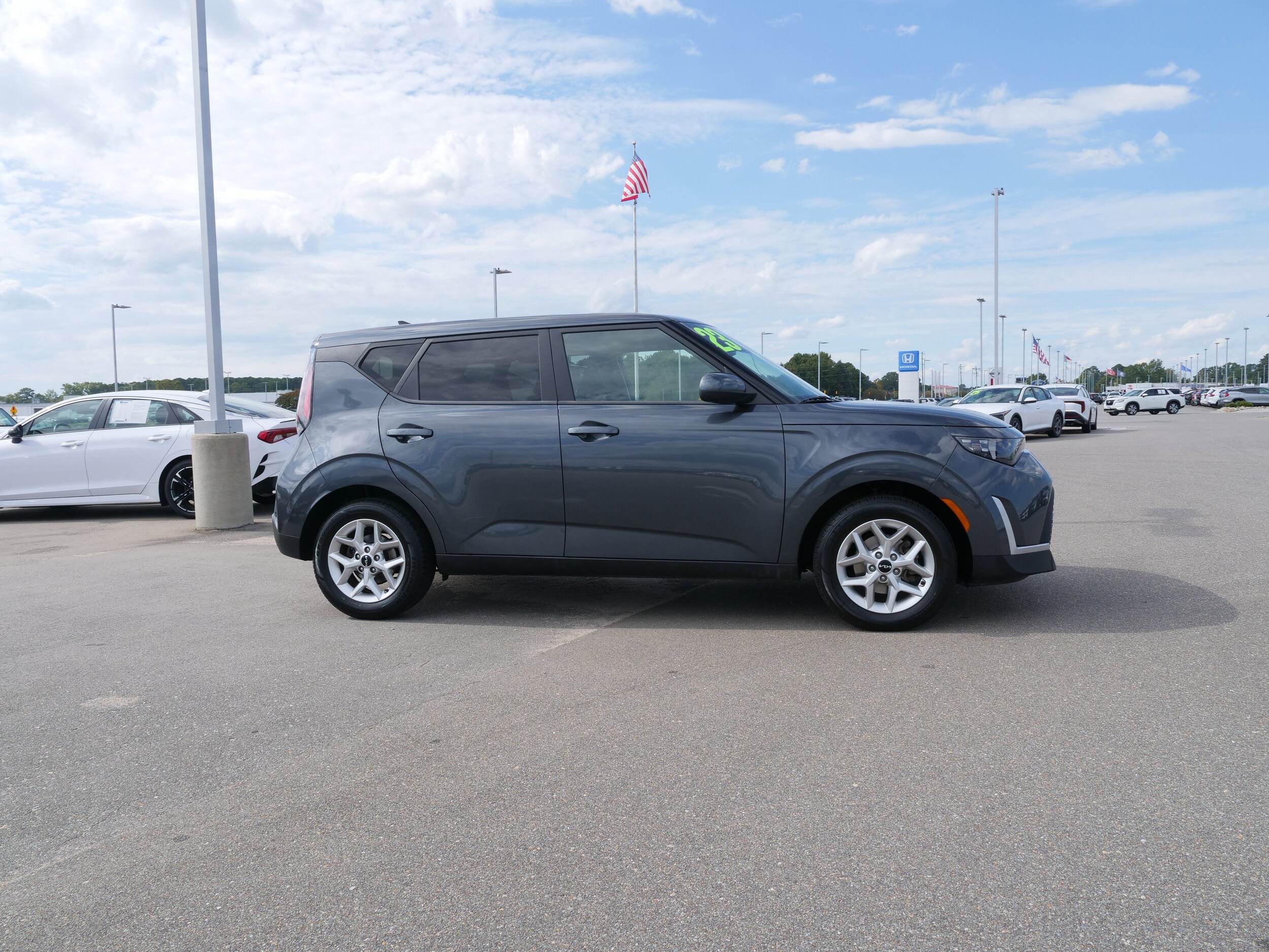 2023 Kia Soul LX photo 2