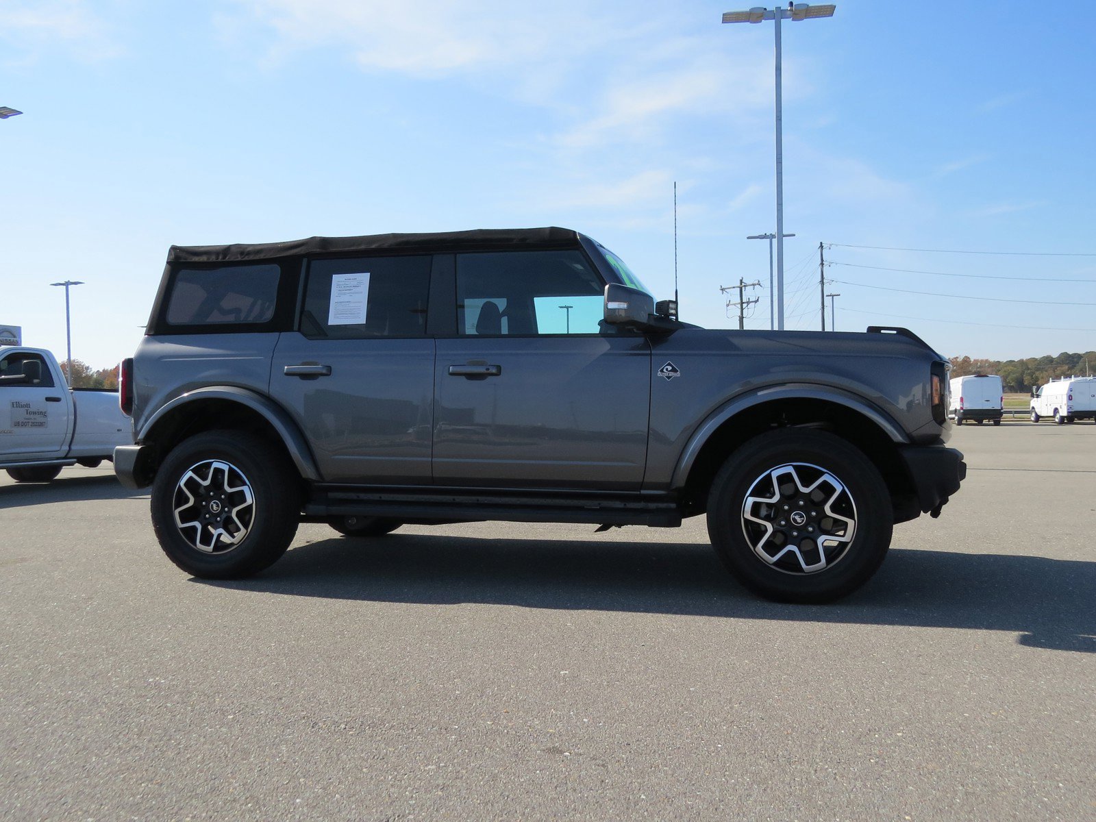 2022 Ford Bronco Outer Banks photo 2