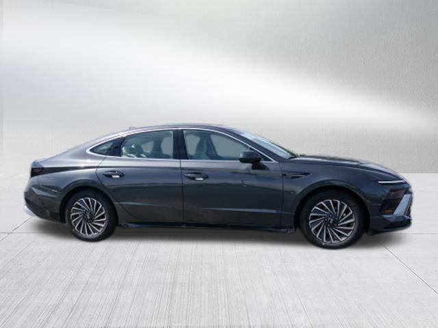 2025 Hyundai Sonata Hybrid SEL photo 2