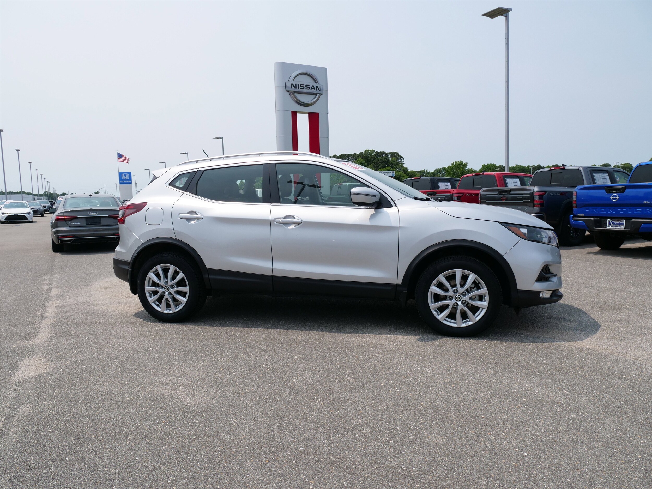 2022 Nissan Rogue Sport SV photo 2