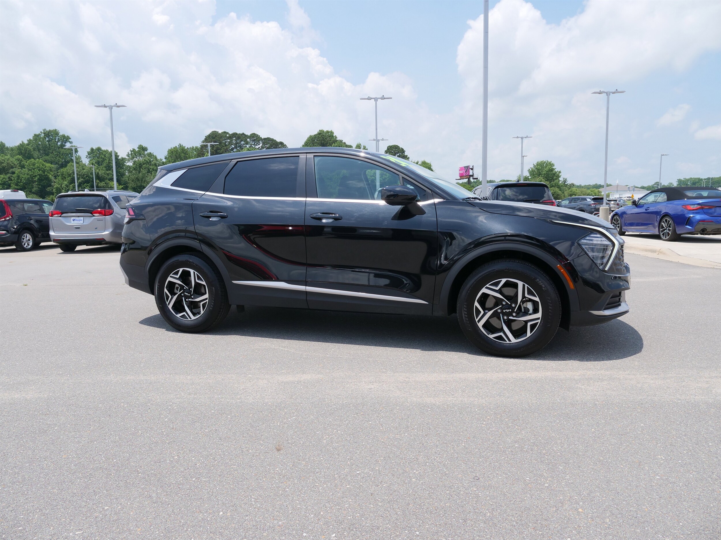 2024 Kia Sportage LX photo 2