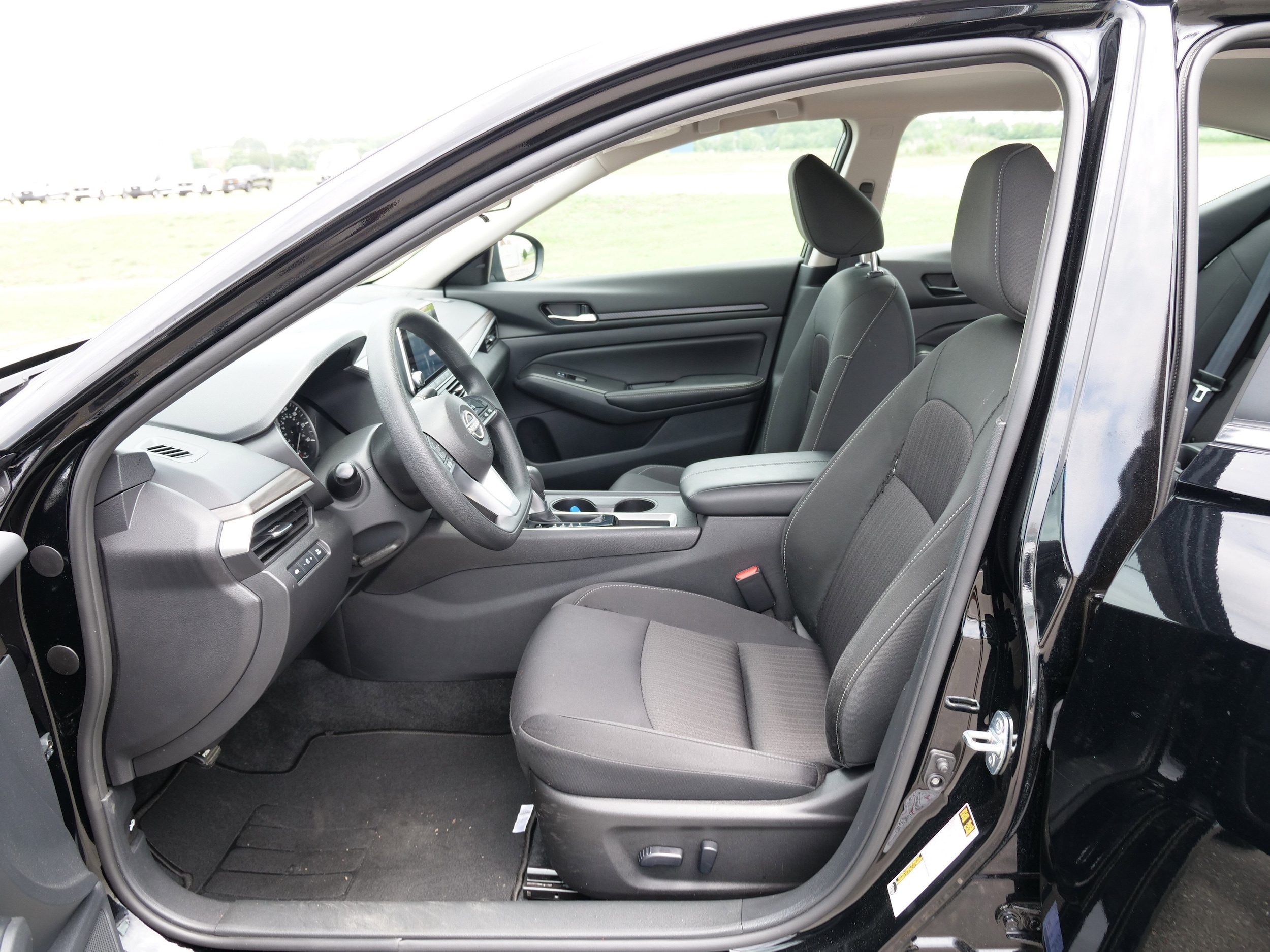 2025 Nissan Altima SV - Photo 14