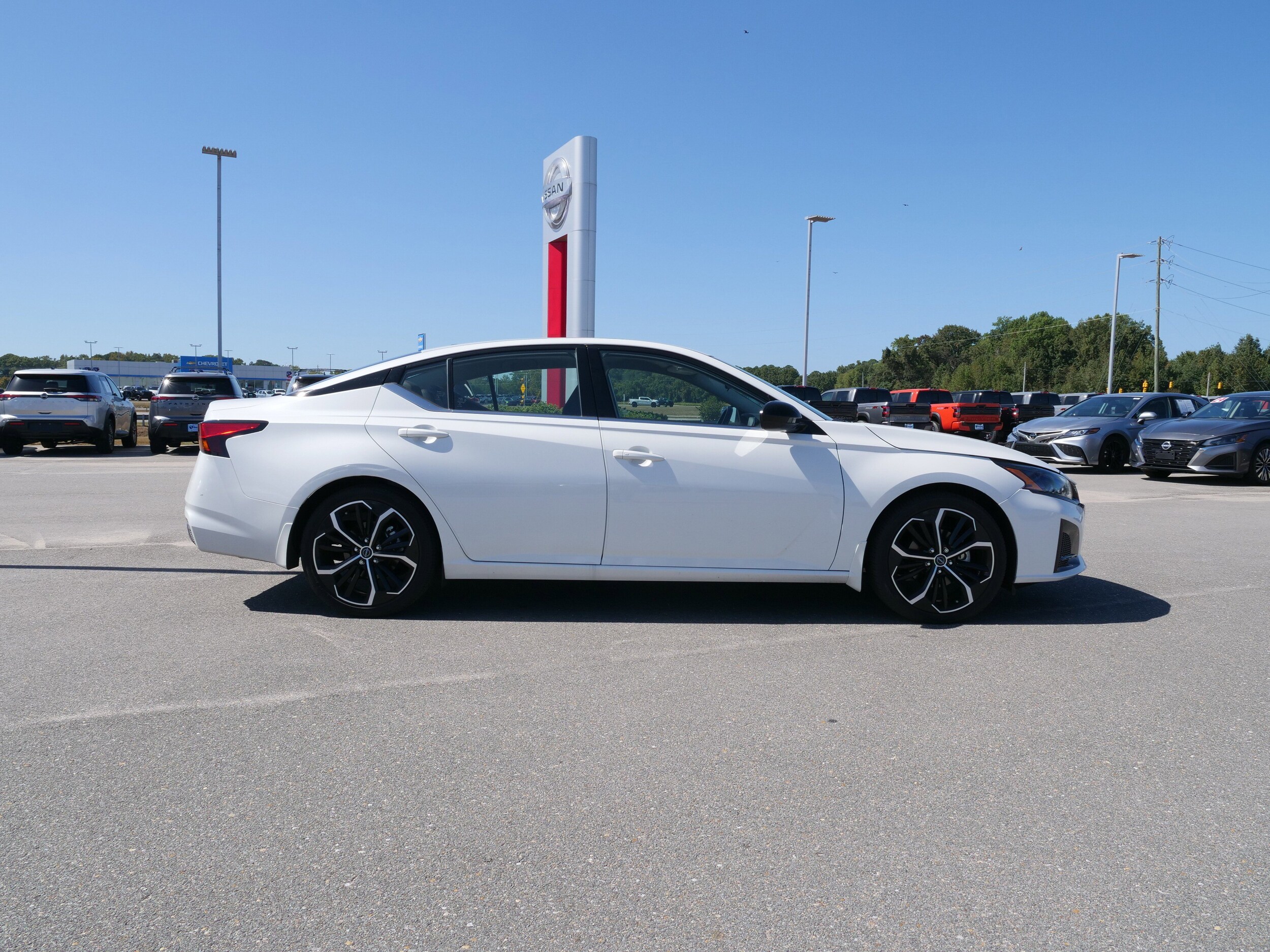 2023 Nissan Altima 2.5 SR photo 2