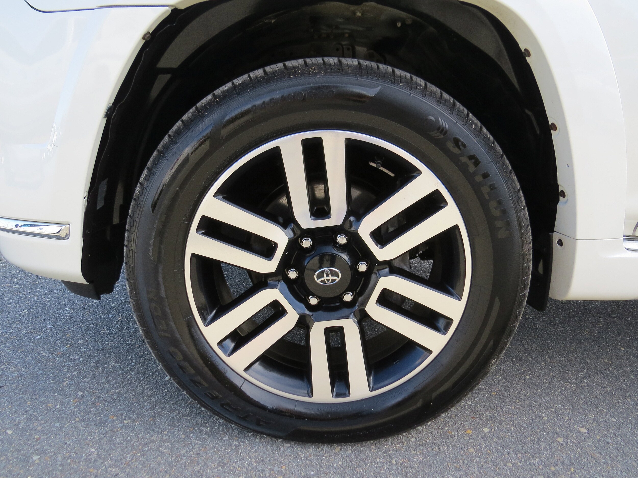 2022 Toyota 4Runner Limited - Photo 13