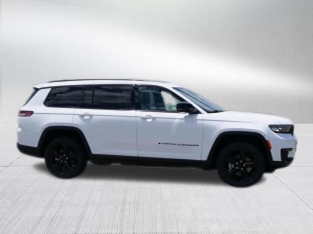 Used 2022 Jeep New Grand Cherokee Laredo SUV