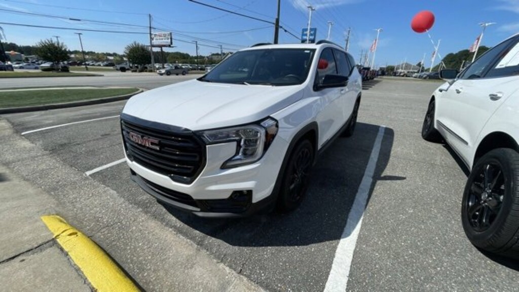 Used 2024 GMC Terrain SLT SUV