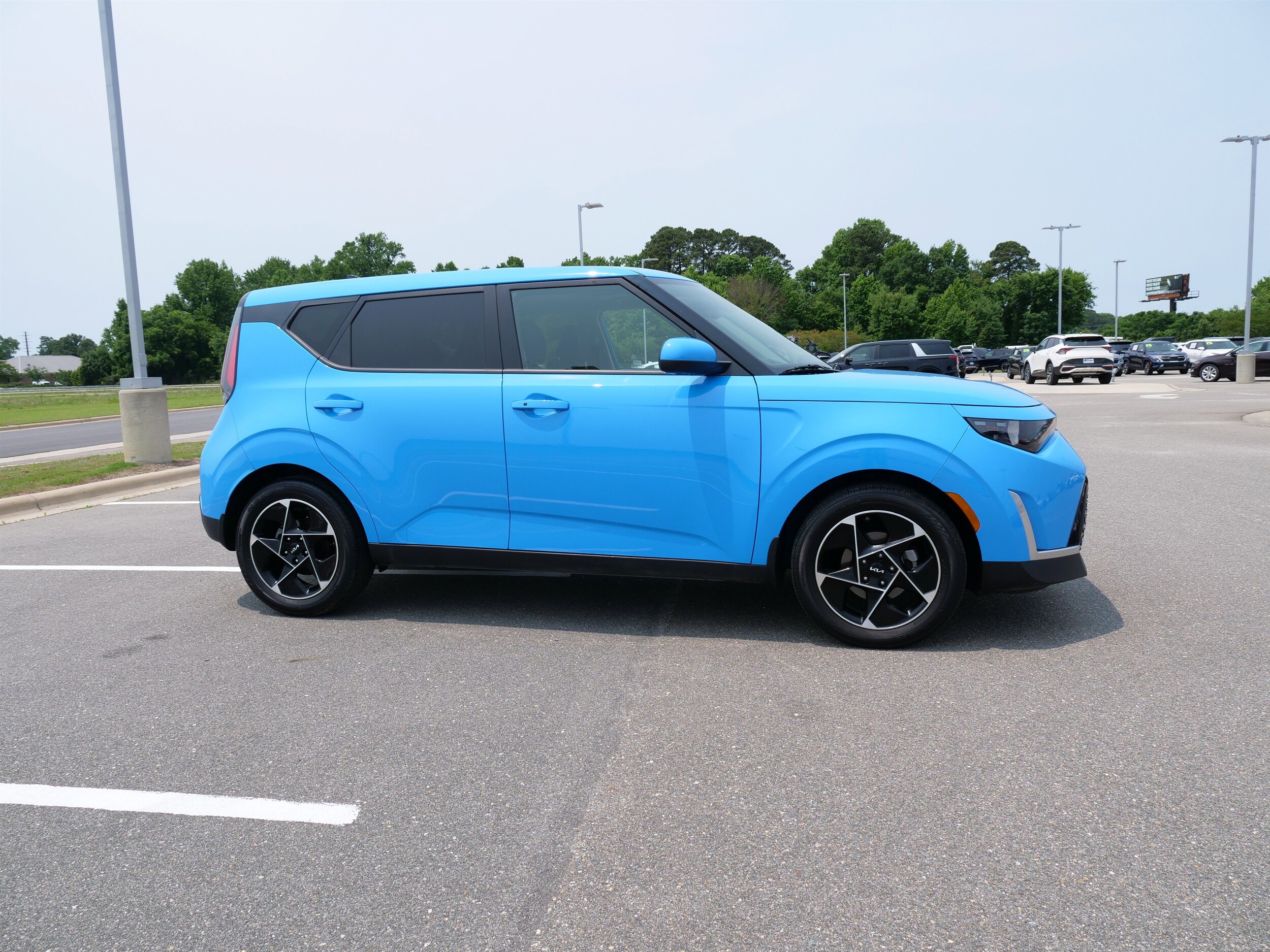 2024 Kia Soul EX photo 2