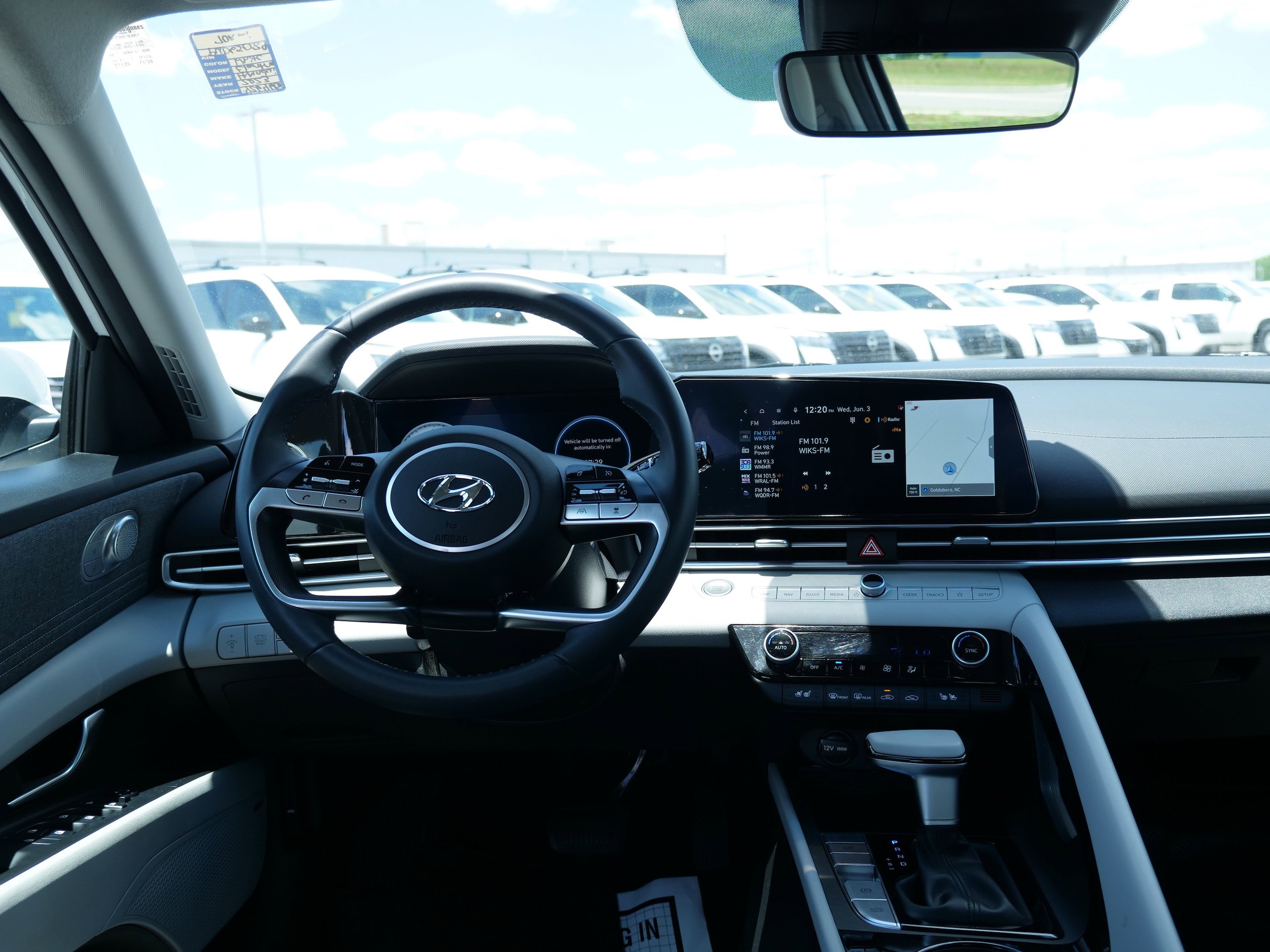 2023 Hyundai Elantra Limited - Photo 18