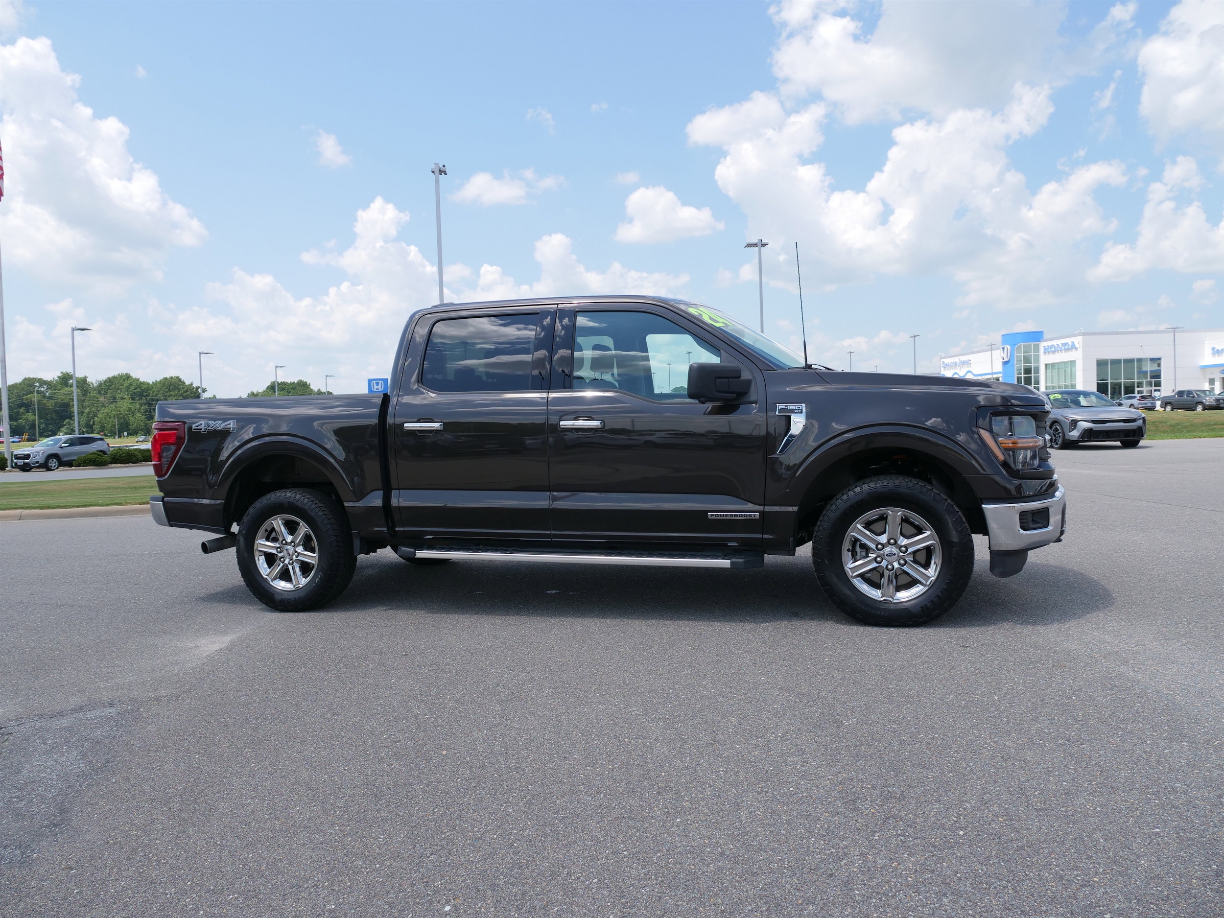 2024 Ford F-150 XLT photo 2