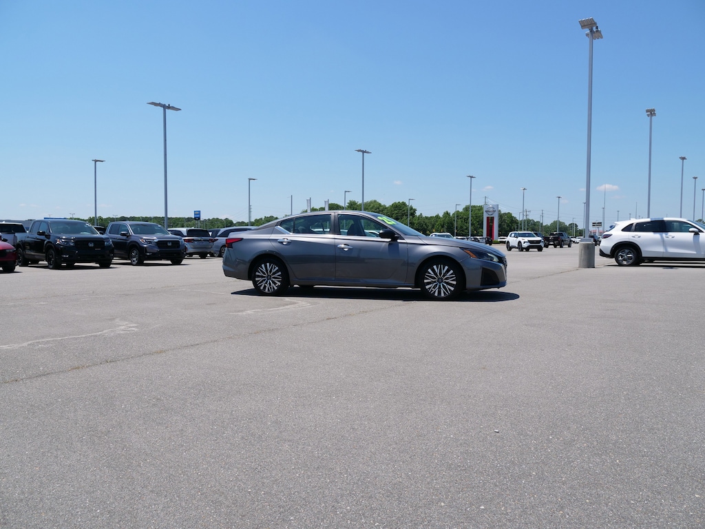 Used 2025 Nissan Altima SV Sedan